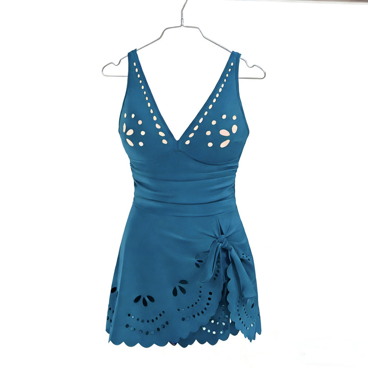 Damen Eleganter Badeanzug mit modischen Ausschnitten und Rüschendetails Echo Archiv