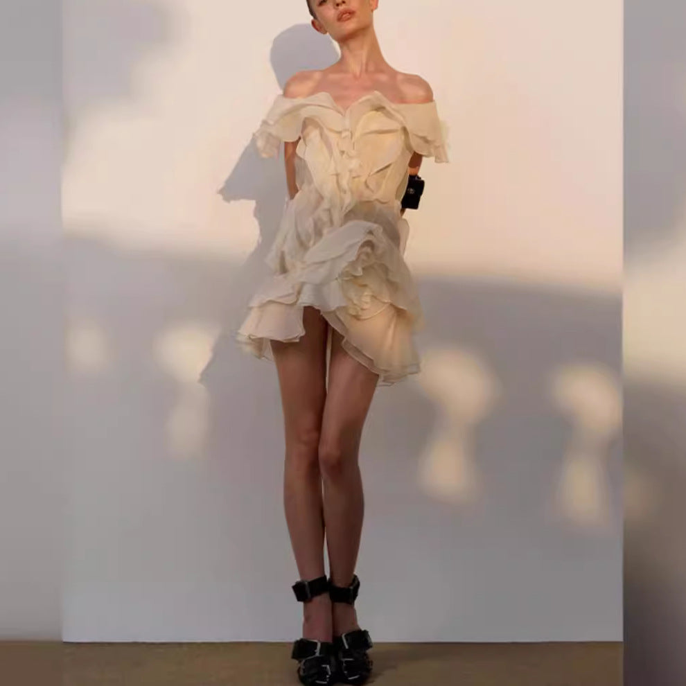 Damen Off-Shoulder Minikleid mit voluminösen Rüschen Echo Archiv