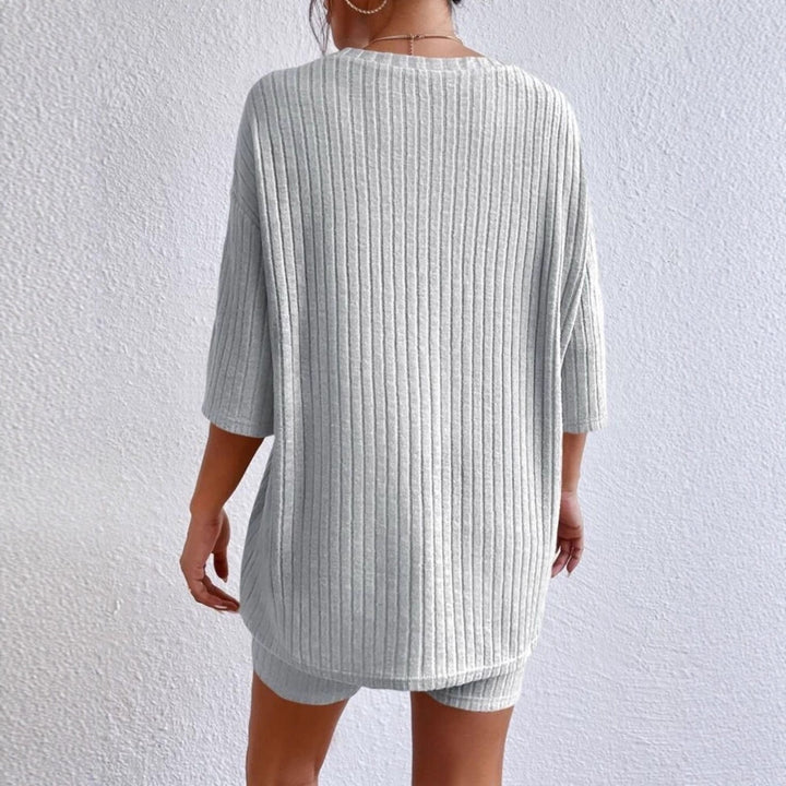 Damen Lässiges Rippstrick-Lounge-Set mit Oversize-Kurzarmoberteil und High-Waist-Biker-Shorts – Élanora