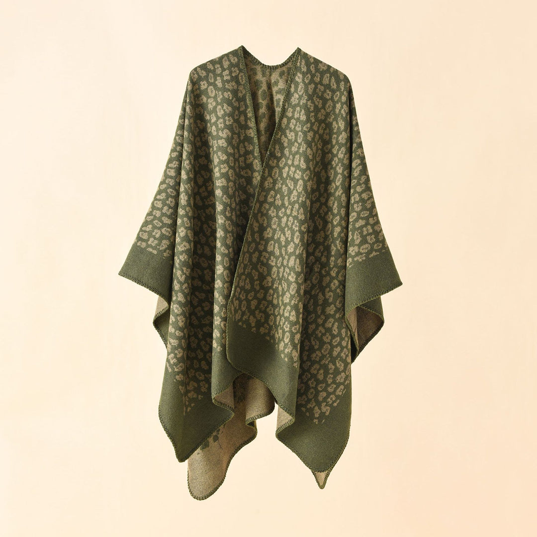 Damen Wollmix-Ruana mit tonigem Leopardenjacquard und kastigem Kimono-Fall – Montévia