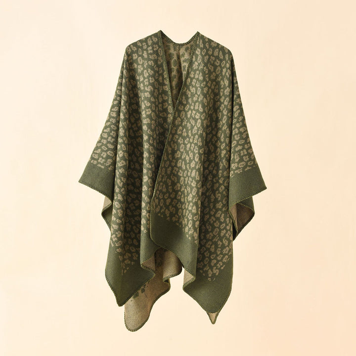 Damen Wollmix-Ruana mit tonigem Leopardenjacquard und kastigem Kimono-Fall – Montévia