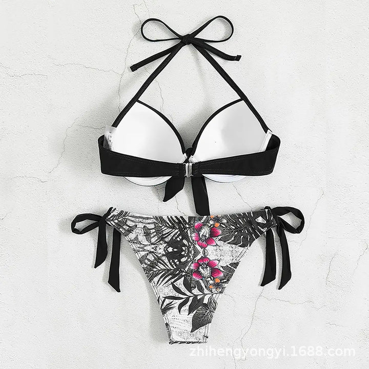 Damen Bikini mit knotenförmigem Oberteil und floralem Unterteil Echo Archiv
