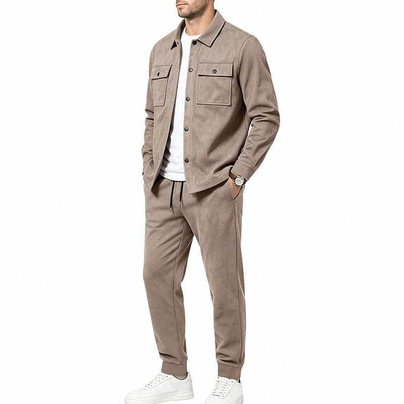 Herren nan Velours-Lounge-Set mit Overshirt, aufgesetzten Brusttaschen und tapered Jogginghose Echo Archiv