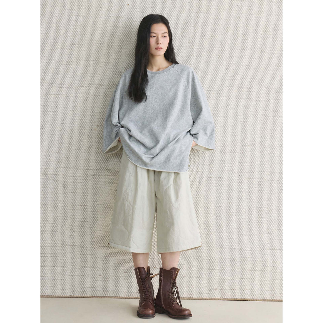Damen Oversized Sweatshirt mit rohem Halsausschnitt und weiten Raglanärmeln Echoarchiv