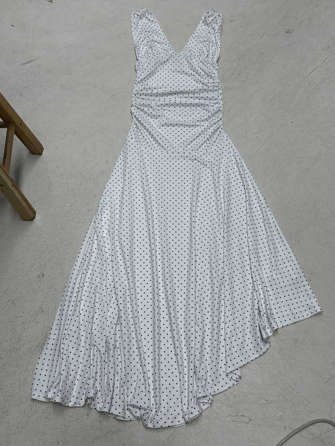 Damen Maxikleid mit asymmetrischem Saum und tiefem V-Ausschnitt Echo Archiv