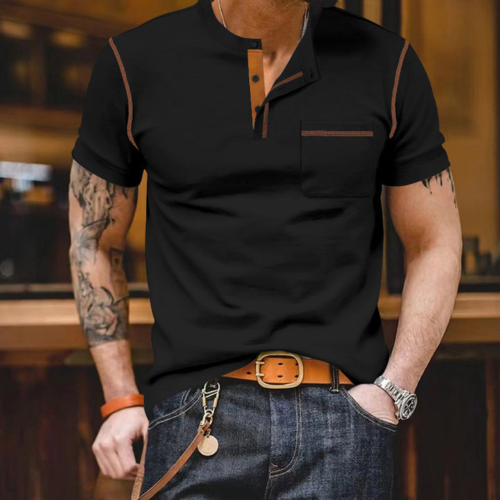 Herren modisches Kurzarm-Henley-Shirt mit kontrastierenden Akzenten und praktischer Brusttasche Echoarchiv