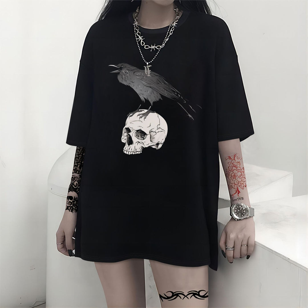 Damen T-Shirt mit künstlerischem Totenkopf-Motiv und lässigem Schnitt Echo Archiv
