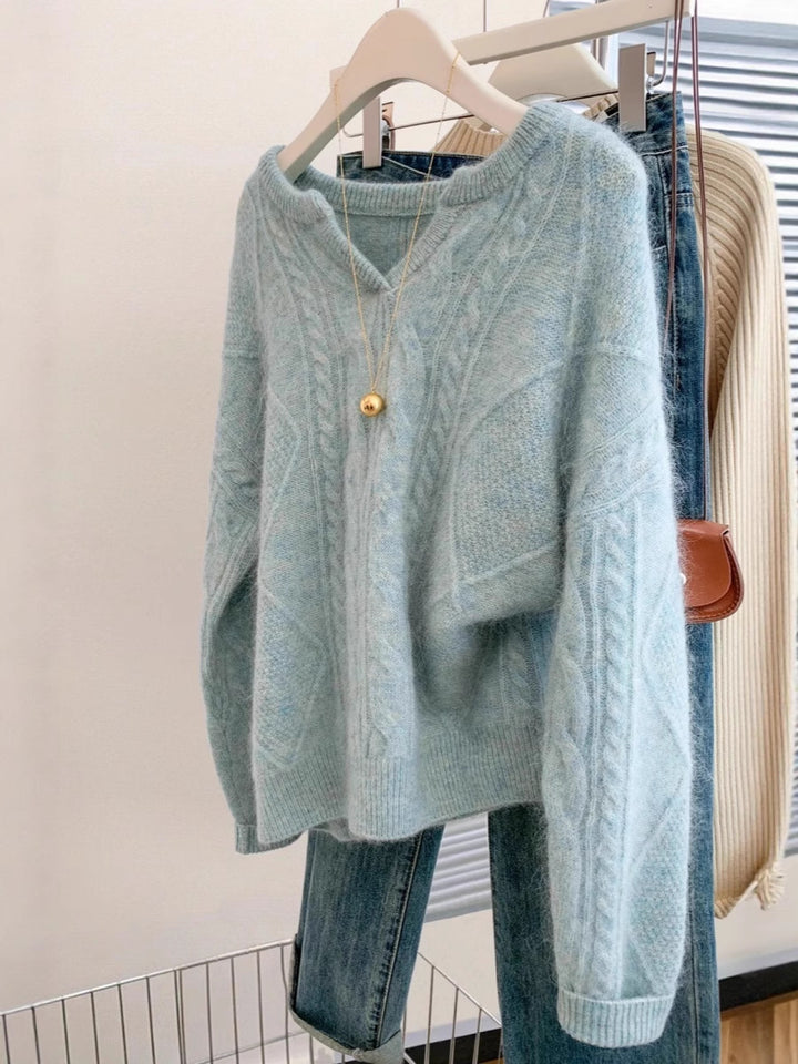 Damen Oversize Mohair-Optik Zopfmusterpullover mit V‑Ausschnitt und überschnittener Schulter Echoarchiv
