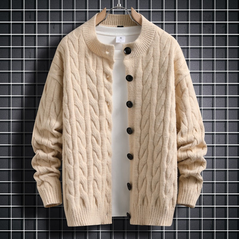 Herren Strickjacke mit modernem Zopfmuster und durchgehendem Knopfverschluss Echoarchiv