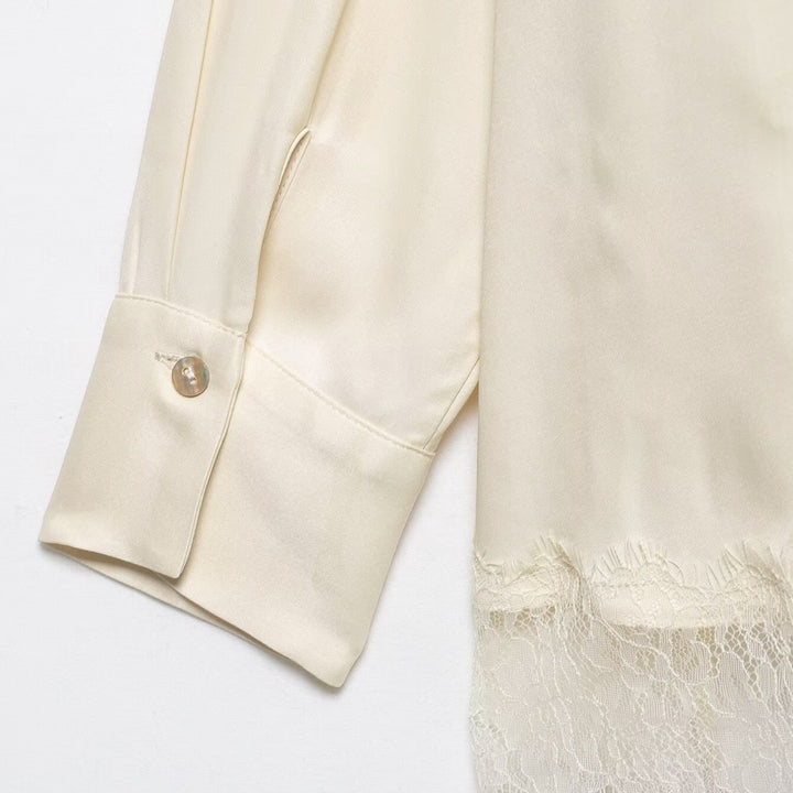 Damen Seidenähnliche Bluse mit verdeckter Knopfleiste und Spitzenbesatz Echoarchiv