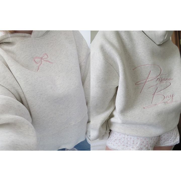 Damen Oversize Hoodie Sweatshirt mit zartem Stickdesign auf der Vorderseite und gesticktem Schriftzug auf der Rückseite – Auréline