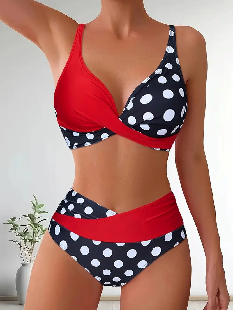 Damen Bikinimodell im modernen Wickelstil Echo Archiv