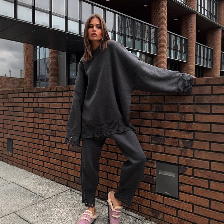 Damen Oversize-Strickset aus Feinstrick mit Destroyed-Saum, weitem Pullover und legerer Schlupfhose Echoarchiv