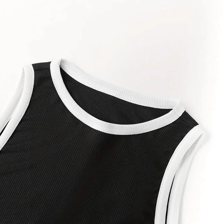 Damen stylishes Sport-Set mit hoch taillierter Weitbein-Hose und sportlichem Bustier Echo Archiv