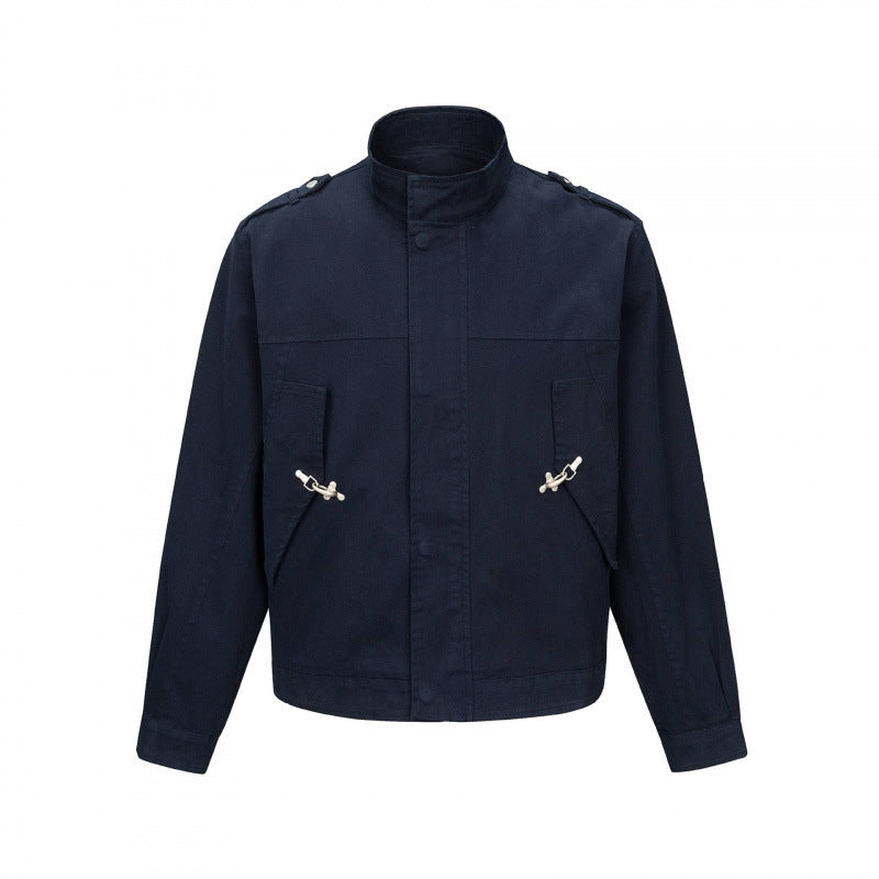 Herren Kurz geschnittene Field‑Jacke aus Baumwoll‑Canvas mit Stehkragen, Schulterklappen und verstellbaren Pattentaschen Echo Archiv