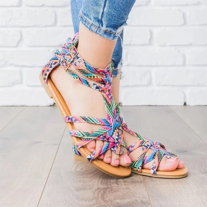 Damen Boho-Sandalen mit verstellbaren Knöchelriemen und Ethno‑Print – Sorelia