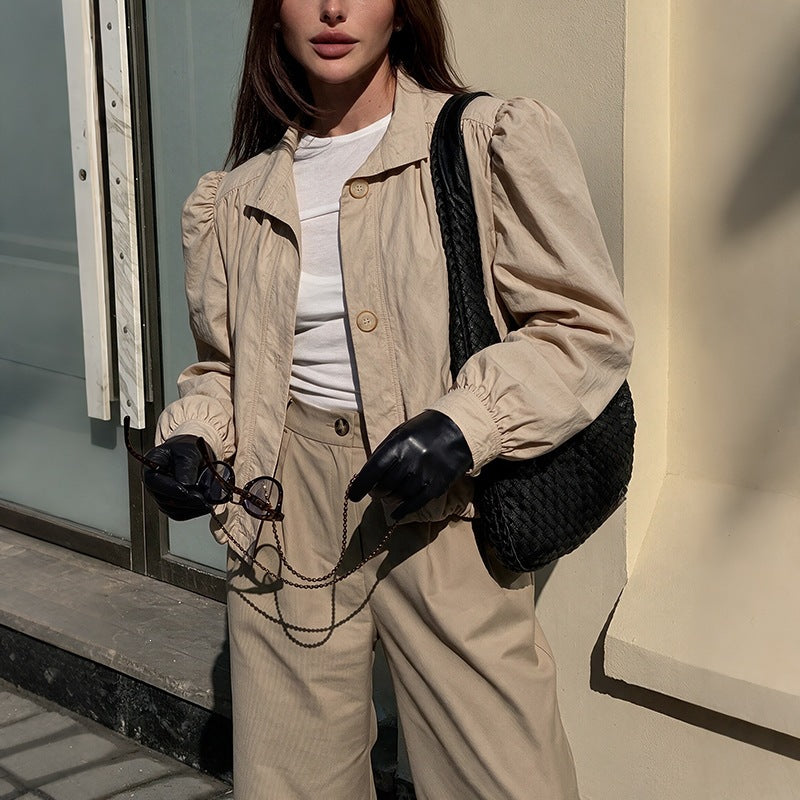 Damen Leichte Kurzjacke mit Ballonärmeln, Puffschultern & Gummizugsaum Echoarchiv