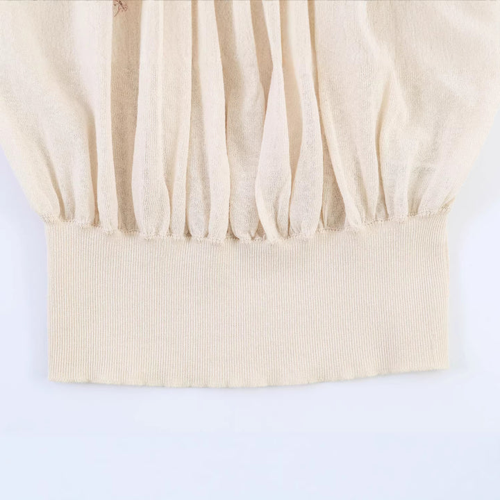 Damen Plissierter Feinstrick-Pullover mit Stehkragen und Ballonärmeln Echo Archiv