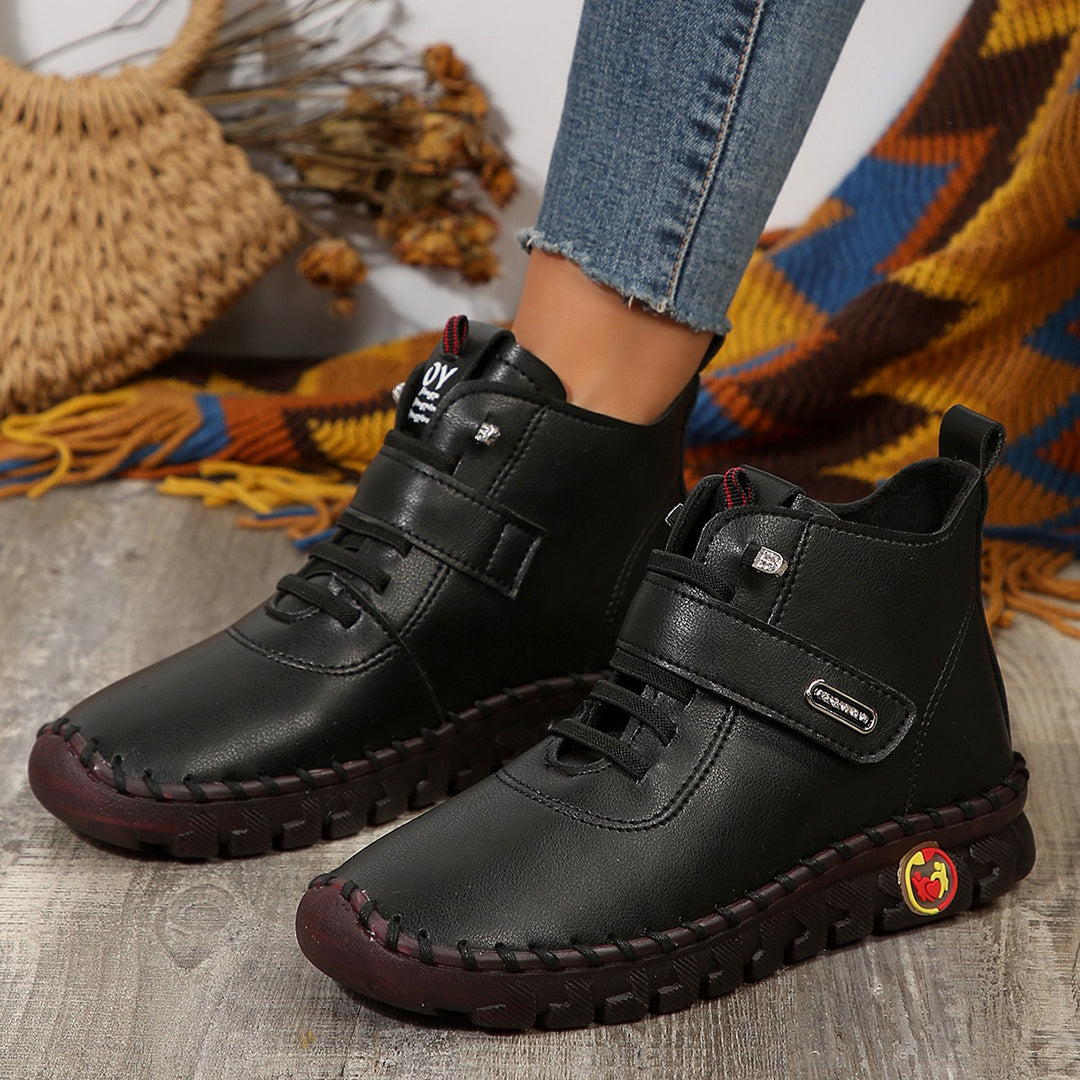 Damen nan stylishe knöchelhohe Komfort-Stiefelette mit Klettverschluss und handgenähter Ziernaht Echo Archiv