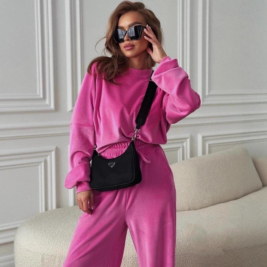 Damen luxuriöses Samt-Relax-Set mit Oversize-Crewneck und hochgeschnittener Gummibund-Jogger – Avérine