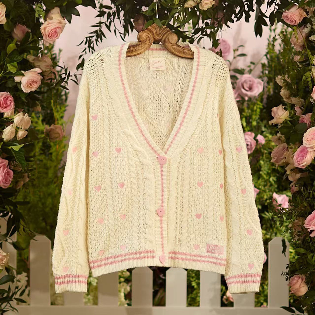 Damen nan grob gestrickter V-Ausschnitt-Cardigan mit Herzapplikationen und dekorativen Herzknöpfen Echo Archiv