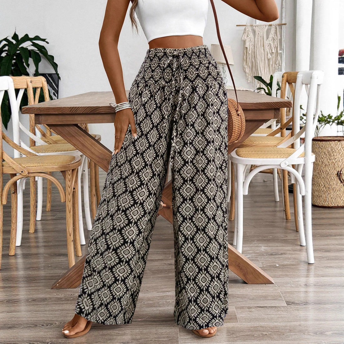 Damen Palazzo‑Hose mit hoher Smock‑Taille und Ethno‑Print – Avérine