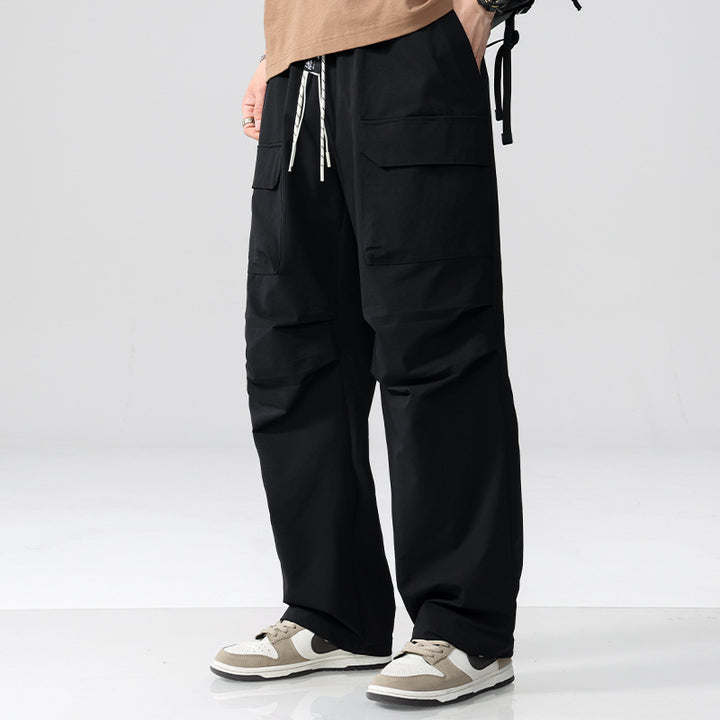Herren Oversize-Cargohose aus leichtem Funktionsstoff mit Kordelzugbund und Mehrfachtaschen Echoarchiv