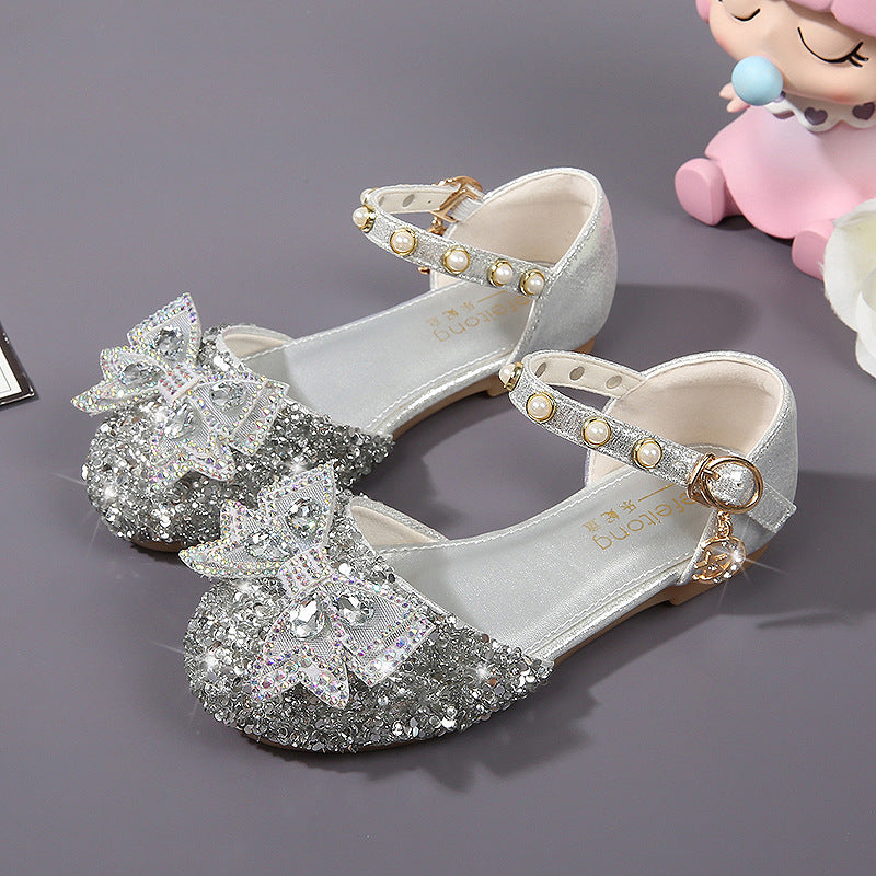 Mädchen Ballerina mit Glitzer und dekorativen Schleifen Echo Archiv