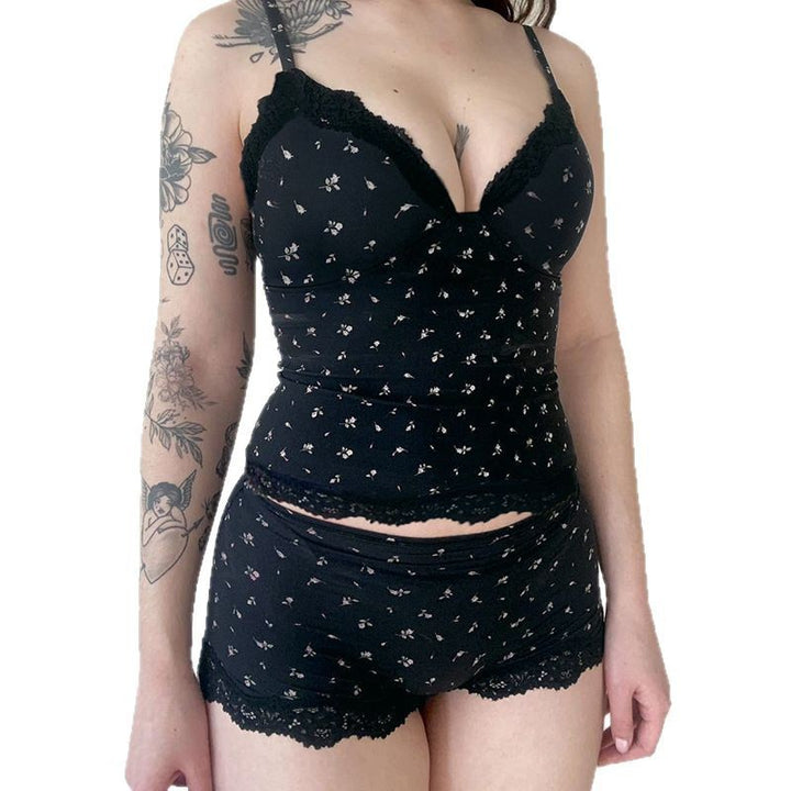 Damen Nachtwäsche-Set mit zarten Spitzenakzenten und verspieltem Blumenmuster Echo Archiv