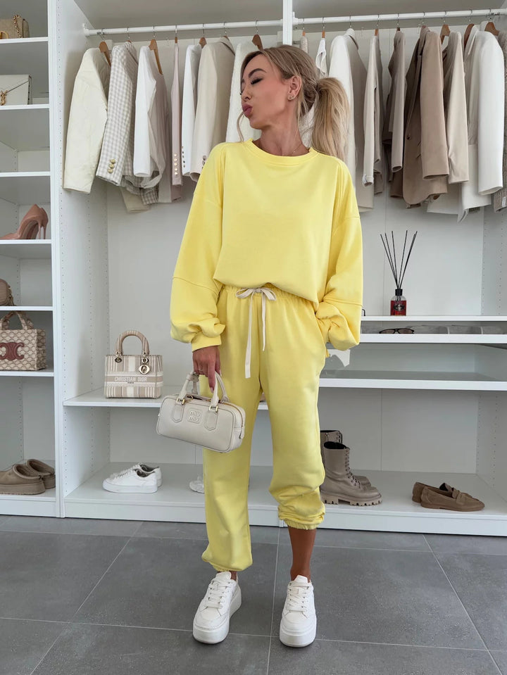Damen Oversized Loungewear-Set aus weich angerautem Sweat mit Kordelzug-Jogginghose und relaxed Pullover – Élanora