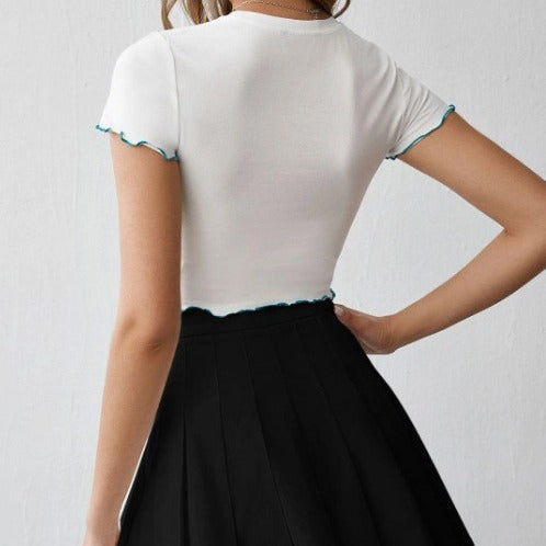Damen Crop-Top mit kreativem Schmetterlingsdruck und gewelltem Saum Echo Archiv