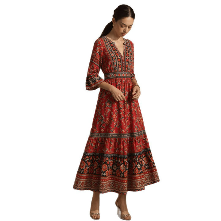 Damen langes Boho-Maxi-Kleid mit V-Ausschnitt geraffter Taille und mehrlagigem Stufenrock – Valéora