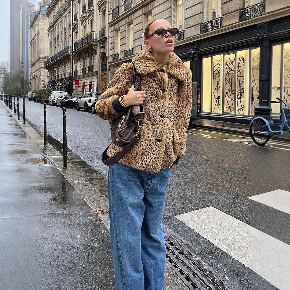 Damen Boxy-Kurzmantel aus Fauxfur mit Allover-Leopardenmuster und umlegbarem Schalkragen Echoarchiv