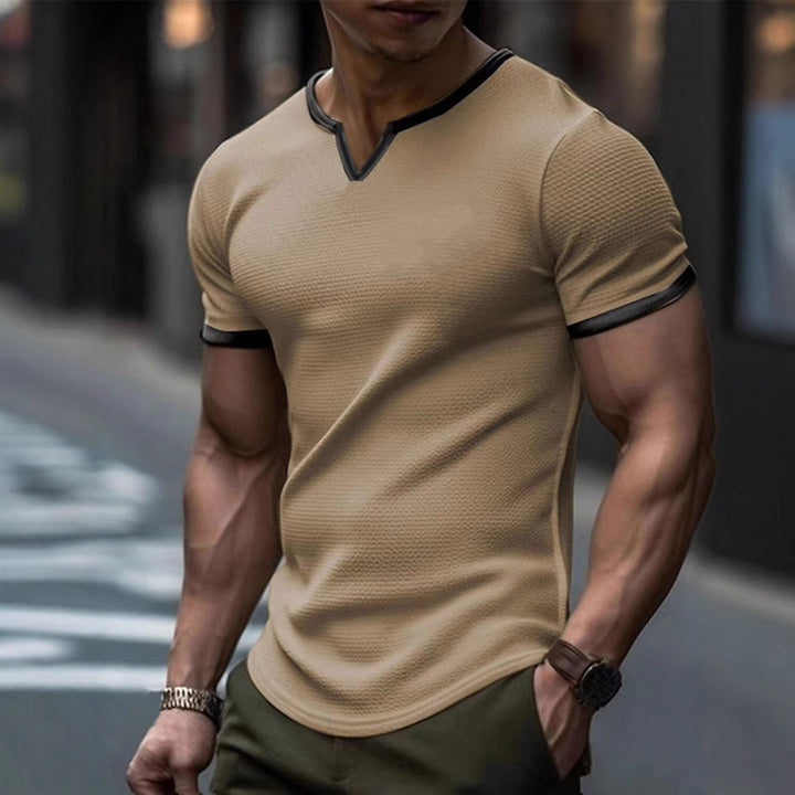 Herren Kurzarm T-Shirt mit strukturiertem V-Ausschnitt und kontrastierenden Ärmeln Echoarchiv