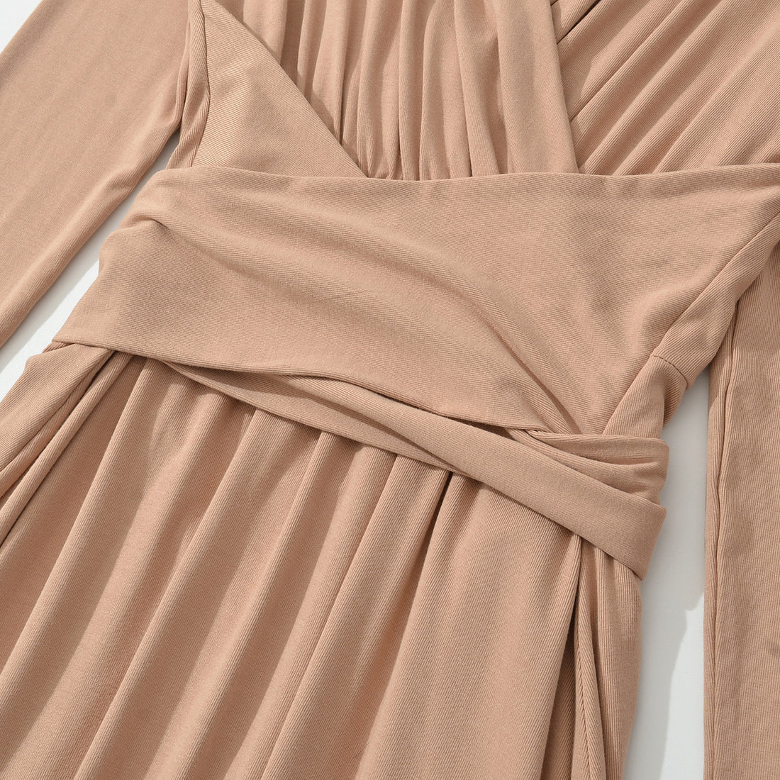 Damen Maxi-Wickelkleid mit taillierter Wickelpartie und langen Ärmeln Echoarchiv