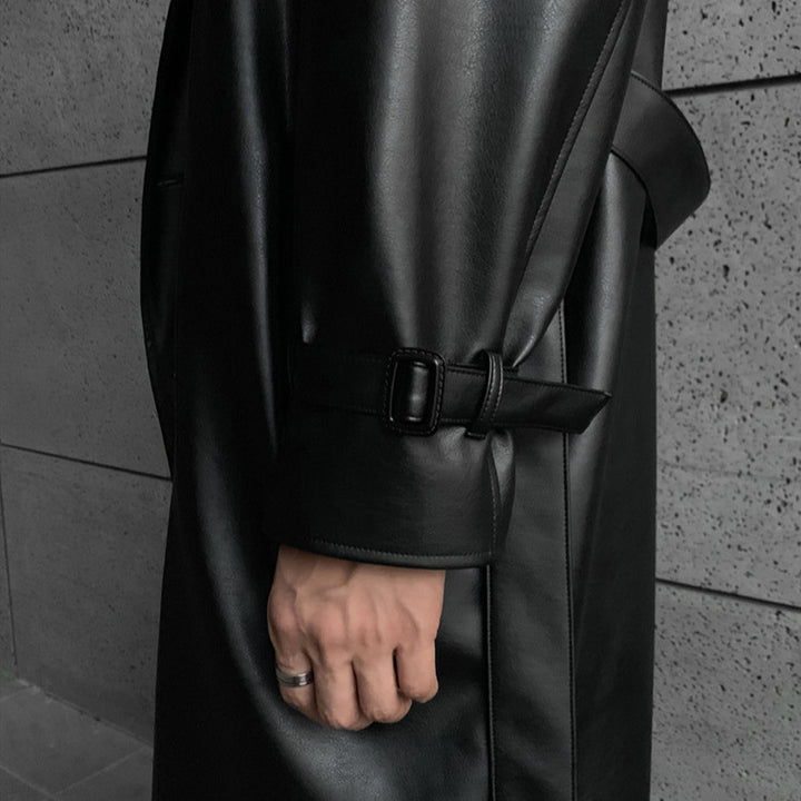 Herren modischer Longtrenchcoat aus hochwertigem Kunstleder mit elegantem Schnitt Echoarchiv