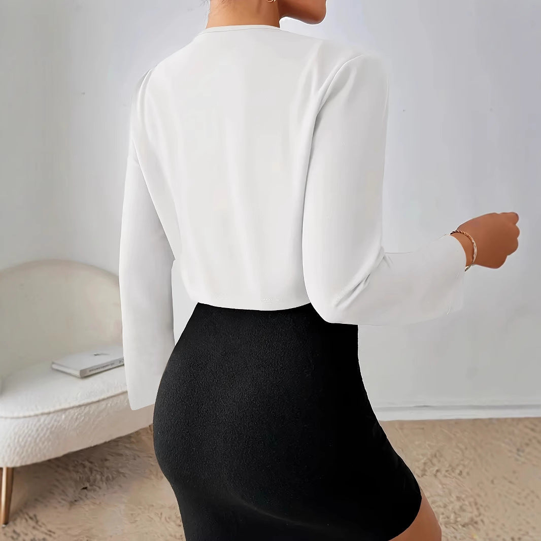 Damen Elegante Kurzjacke mit modernem Schnitt und raffinierten Falten Echoarchiv