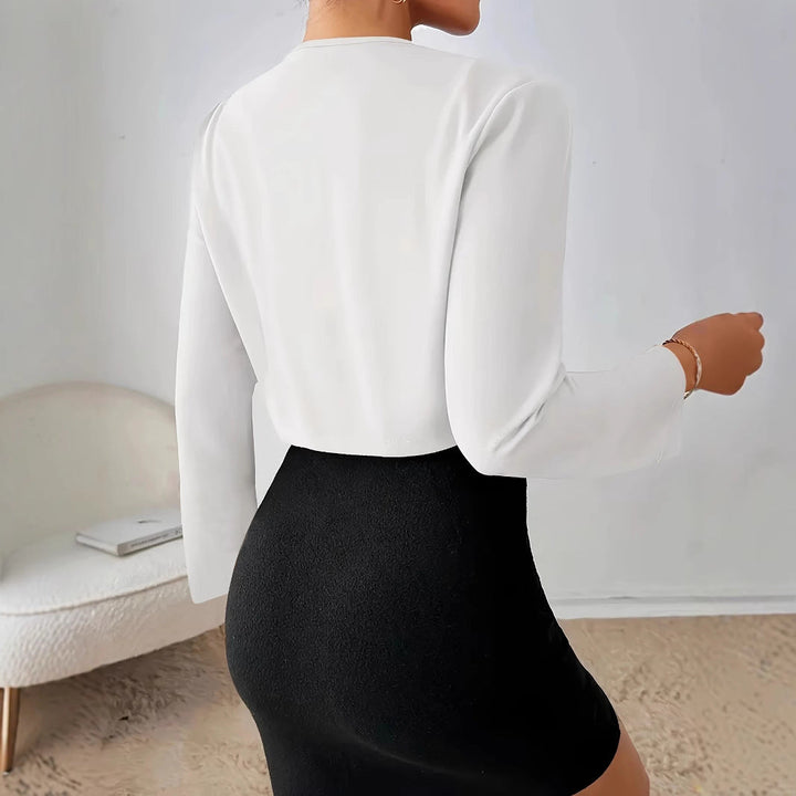 Damen Elegante Kurzjacke mit modernem Schnitt und raffinierten Falten Echoarchiv