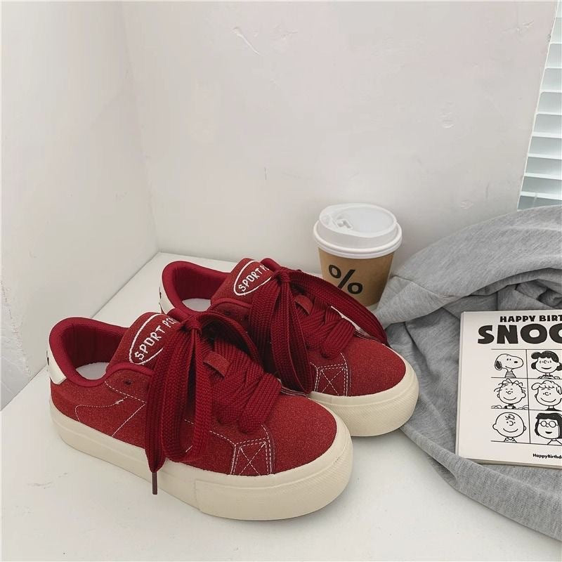 Damen Sportliche Sneakers aus hochwertigem Wildleder mit bequemen Schnürdetails Echo Archiv