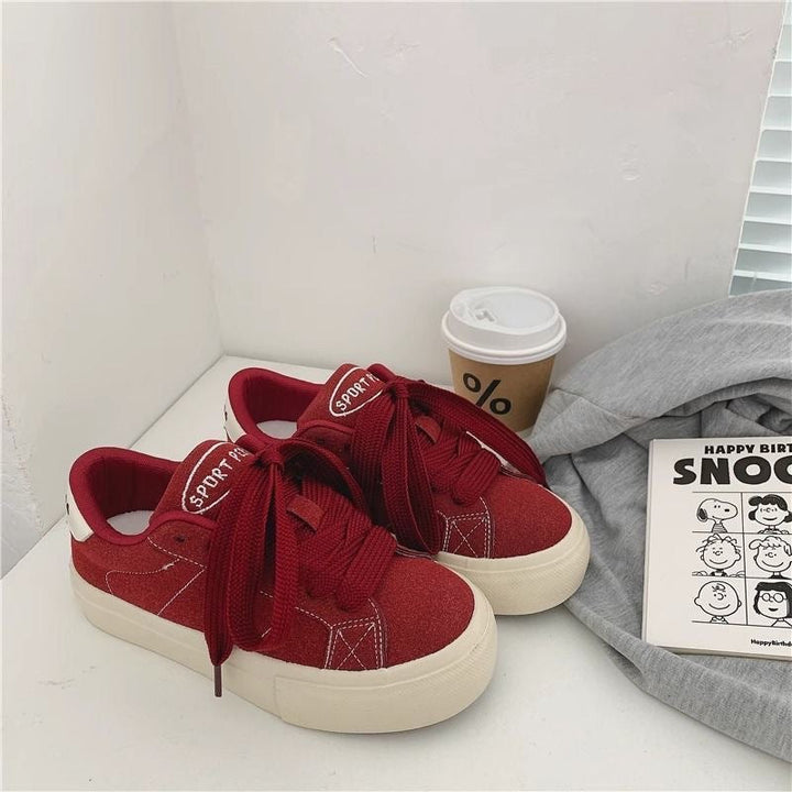 Damen Sportliche Sneakers aus hochwertigem Wildleder mit bequemen Schnürdetails Echo Archiv