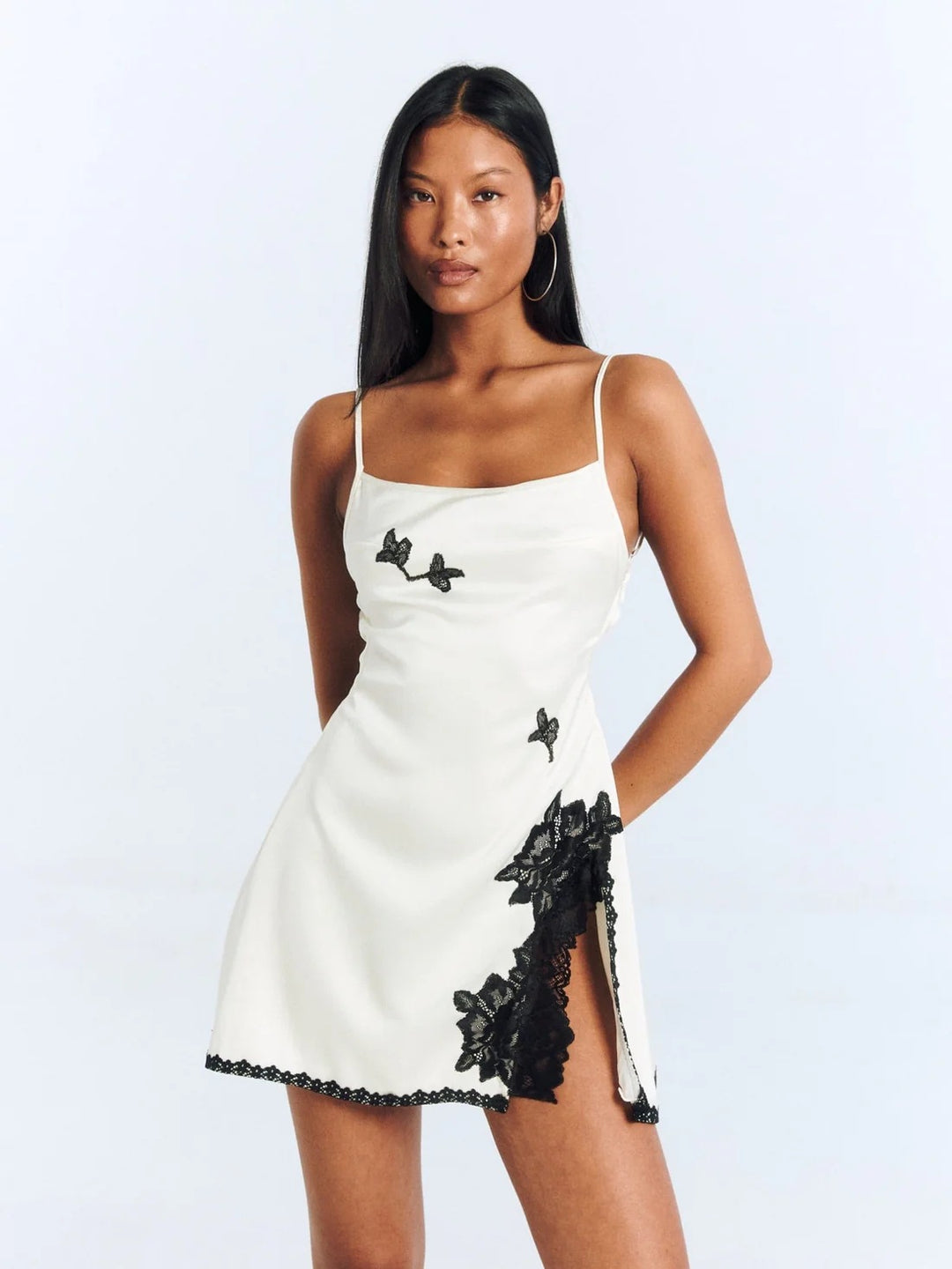 Damen Mini-Kleid mit filigraner Spitze und bestickten Schmetterlingen Echo Archiv