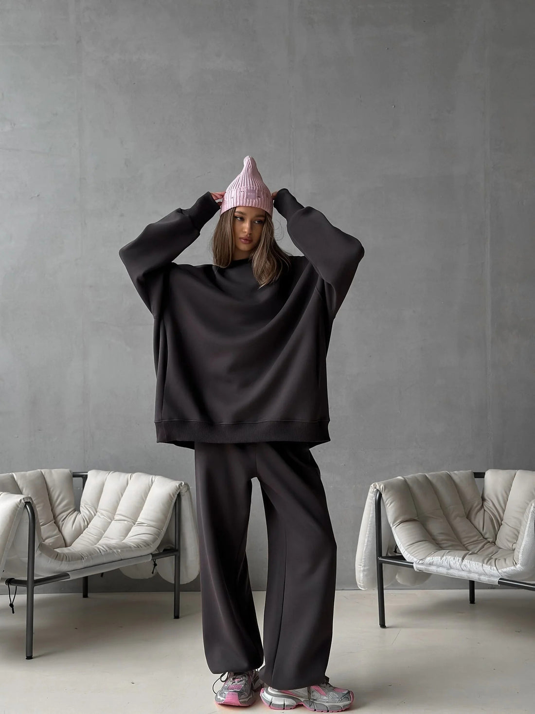 Damen Oversized Lounge-Set aus schwerem Neopren-ähnlichem Fleece mit weitem Raglan-Sweater und gerader Relax-Hose – Avérine