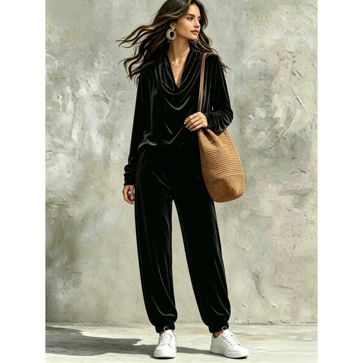 Damen Samt-Lounge-Set mit Wasserfallkragen und Jogger-Hose Echoarchiv