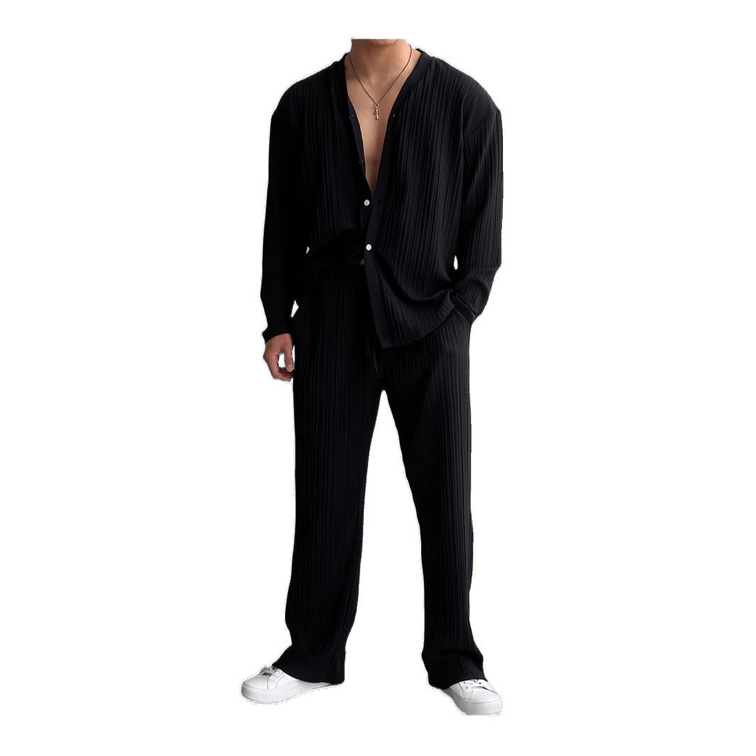 Herren lässiges Set aus gestreifter Hemdbluse und bequemen Hosen Echoarchiv
