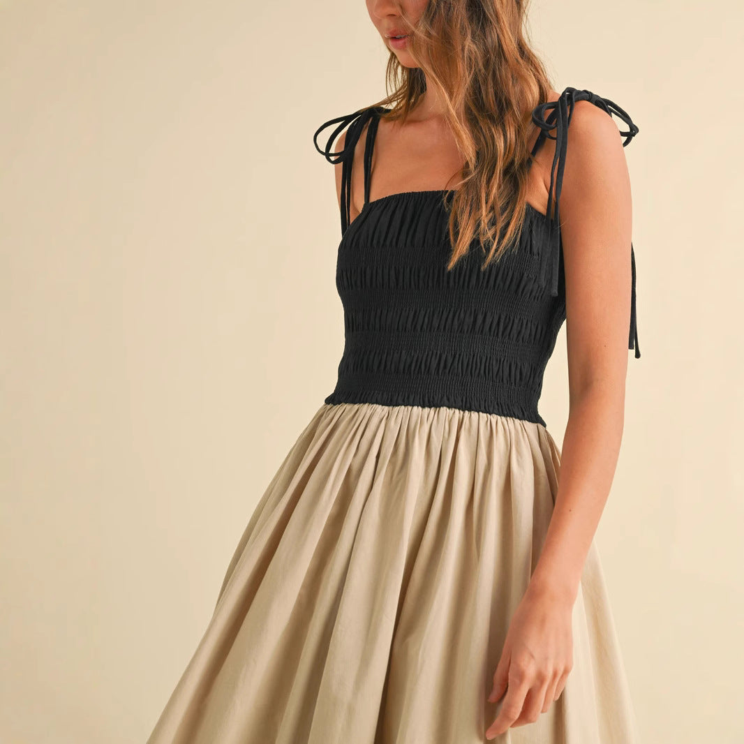 Damen Midikleid mit Smok‑Büste, Bindeträgern und ballonigem Volantrock – Avérine