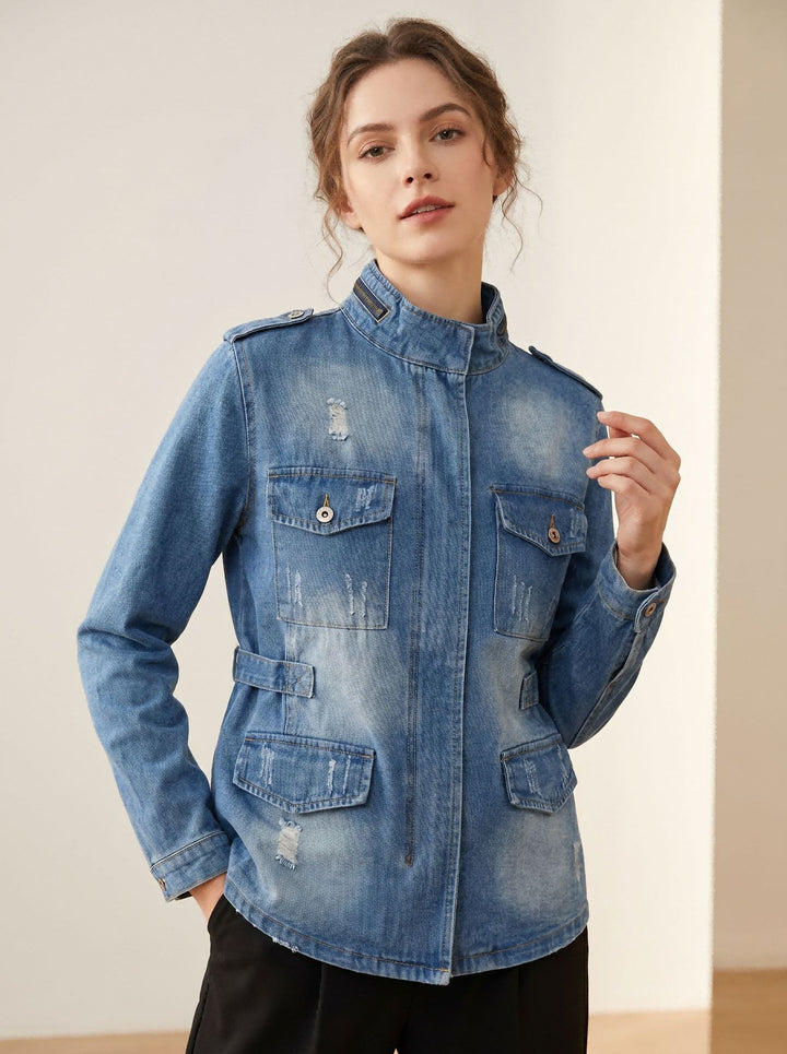 Damen nan taillierte Military-Denimjacke mit Stehkragen, aufgesetzten Pattentaschen und dezenten Used-Details Echo Archiv
