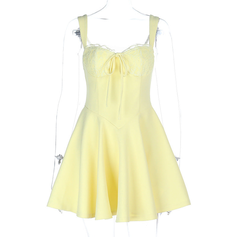 Damen verspieltes Sommerkleid mit Spitzenoberteil und Taillenknoten Echo Archiv