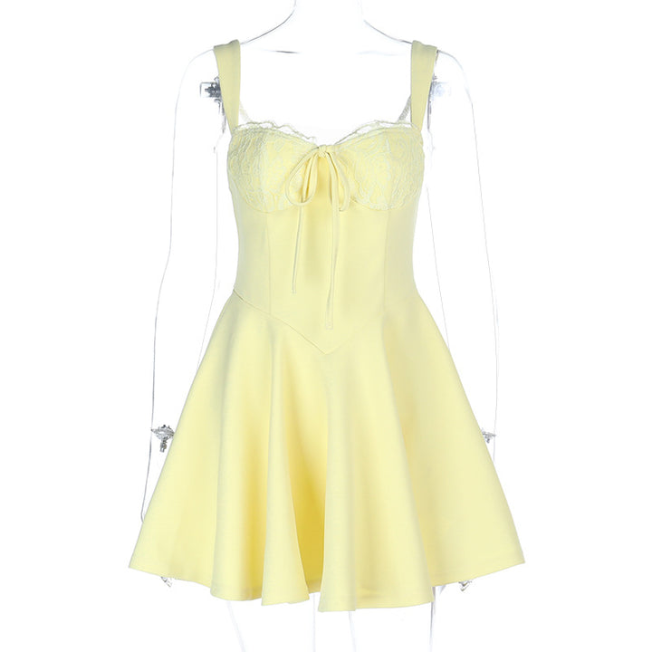 Damen verspieltes Sommerkleid mit Spitzenoberteil und Taillenknoten Echo Archiv