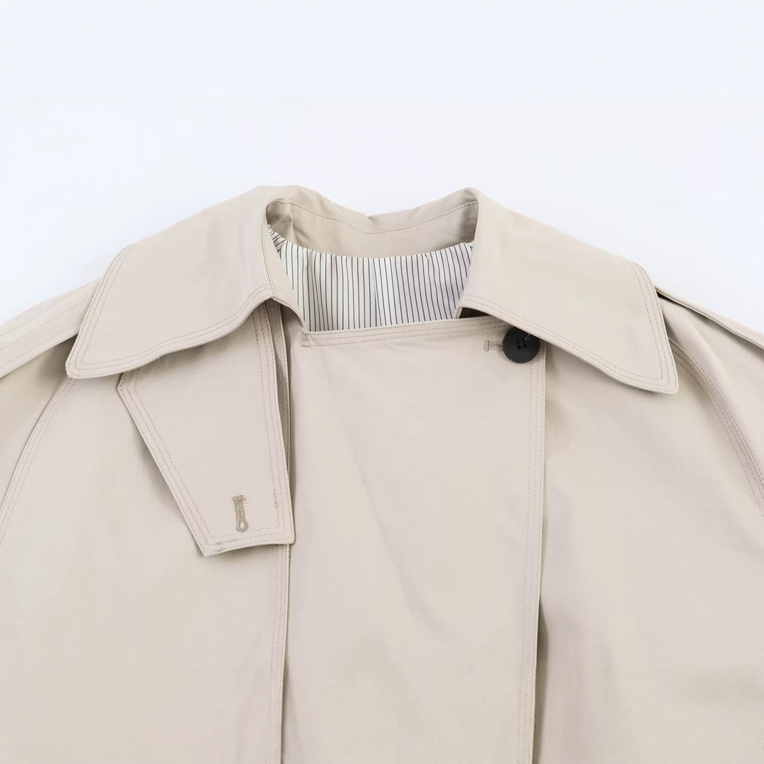 Damen Kurzer Oversize-Trenchcoat mit Bindegürtel und Cape-Detail Echo Archiv
