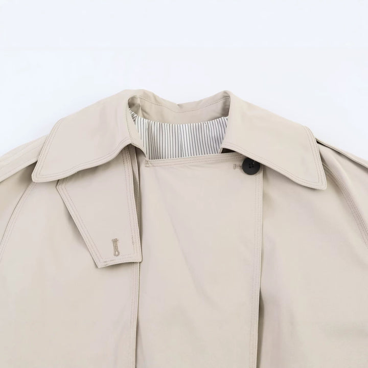 Damen Kurzer Oversize-Trenchcoat mit Bindegürtel und Cape-Detail Echo Archiv